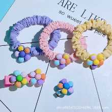 플라스틱 보석 액세서리의 그림