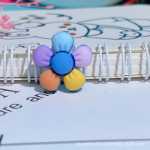 플라스틱 보석 액세서리의 그림