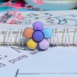 플라스틱 보석 액세서리의 그림