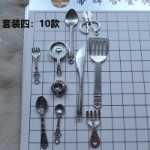 수저 숟가락 나이프 주걱 포크 냄비 및 팬 도구의 그림