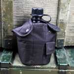 야외 캠핑용 물병의 그림