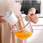 눈금이 있는 대용량 유리 계량컵의 그림