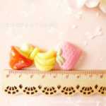 어린이 헤어 액세서리 / 신발 액세서리 / 냉장고 스티커 장난감 액세서리의 그림