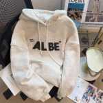 벨벳 프린트 스웨터의 그림