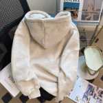 벨벳 프린트 스웨터의 그림