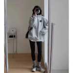 벨벳 프린트 스웨터의 그림