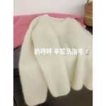 모헤어 라운드 넥 점퍼의 그림