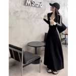 스트라이프 브이넥 긴팔 티셔츠의 그림