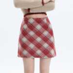 레드 체크 무늬 스커트의 그림