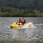 전기 수륙양용 모터보트의 그림