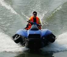 성인용 2인승 수륙양용 모터보트의 그림